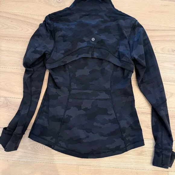 Lululemon Black and Gray Camo Zip Up Size 10 - Picture 2 of 2